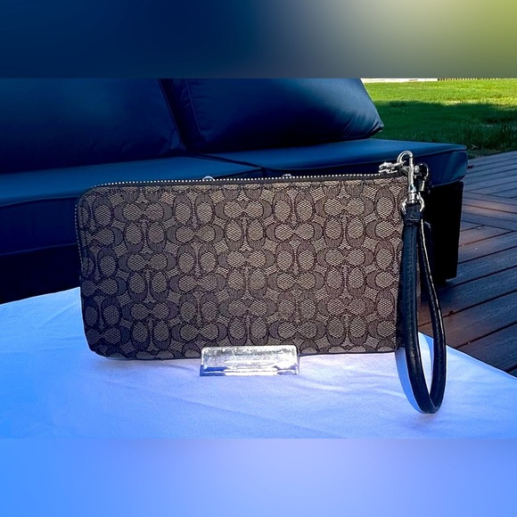 Coach Signature Black Smoke Double Zippered Wristlet/ Long Wallet With Hang Tag - Picture 2 of 16